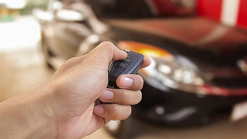 تطوير جهاز لحماية السيارات من السرقة والحوادث