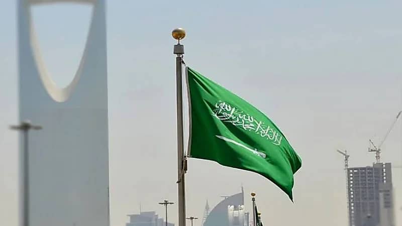 توطين وظائف 3 قطاعات من الخميس المقبل