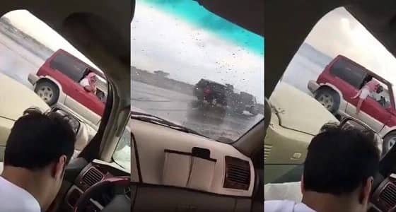 بالفيديو.. مفحط مستهتر يتسبب في حادث تصادم شنيع