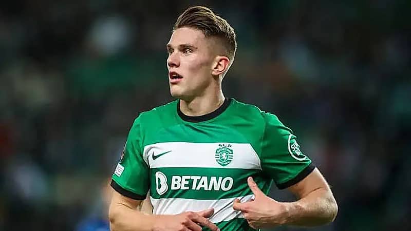 فيكتور غيوكيريس يلمح باللعب في مانشستر يونايتد