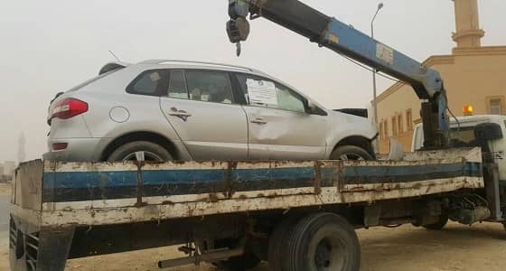 بالصور.. إزالة 25 مركبة تالفة ببلدية الشمال