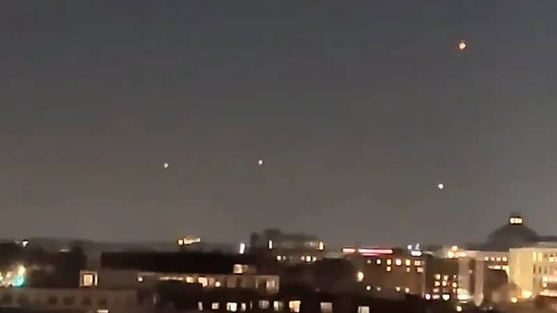 احتلال الفضائيين .. رصد أجسام طائرة مجهولة فوق الكونغرس الأمريكي .. فيديو