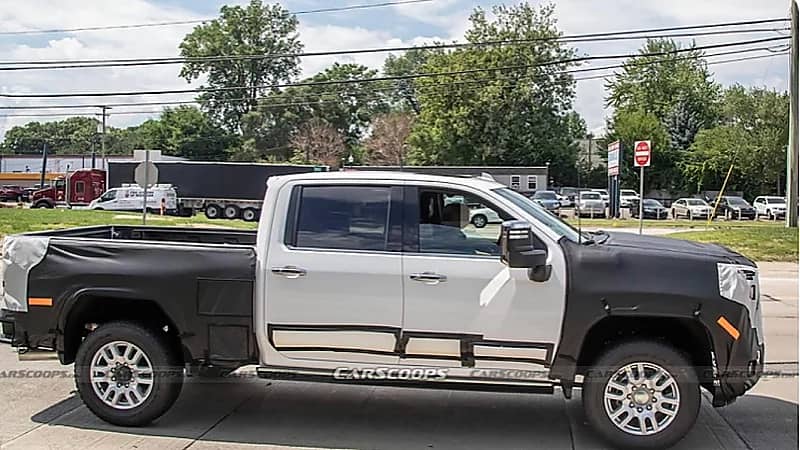 بالصور .. الكشف عن شيفروليه سلفرادو HD 2024 أثناء اختبارها في الطرق العامة