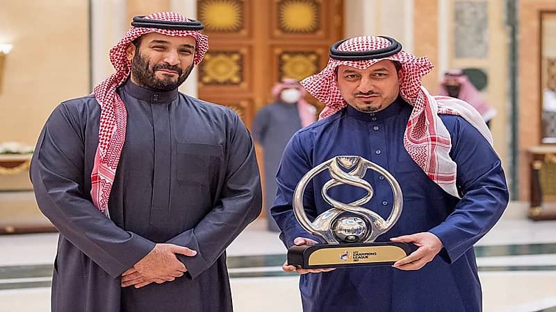 "المسحل" يظهر مع ولي العهد: بين يديه يكون الإلهام متينًا