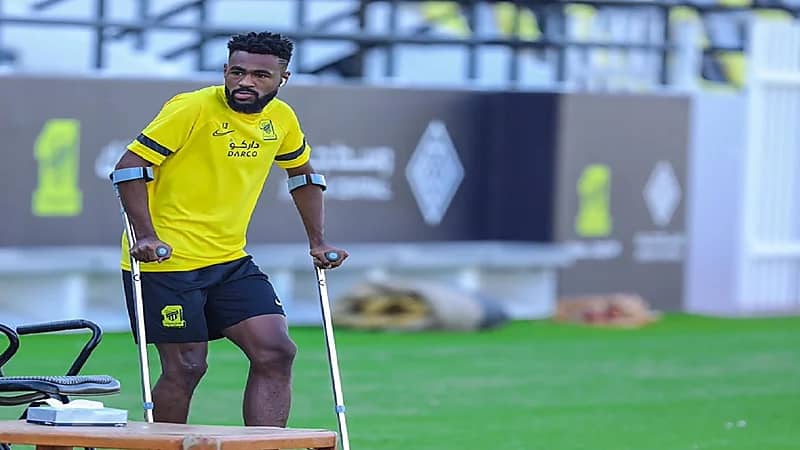 الشنقيطي يغادر لفنلندا لإجراء عملية جراحية