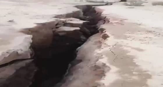 جيولوجي يفسر ظاهرة انتشار الحفر وخسف الأرض بالرياض