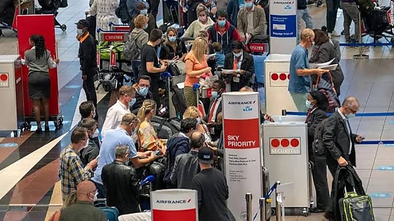 قصة طائرتين أدوا إلى نشر أوميكرون حول العالم