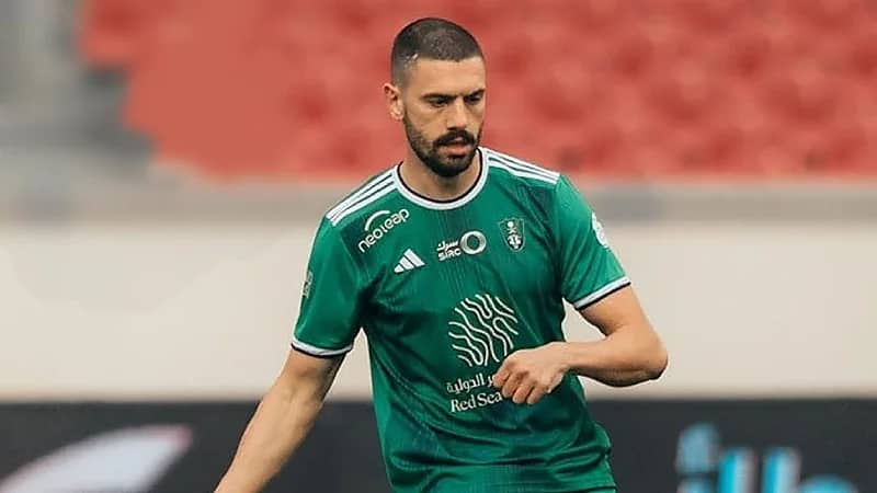 غلطة سراي يسعى لاستعارة مدافع الأهلي