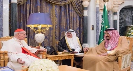 بالصور.. خادم الحرمين يستقبل رئيس المجلس البابوي للحوار بين الأديان في الفاتيكان