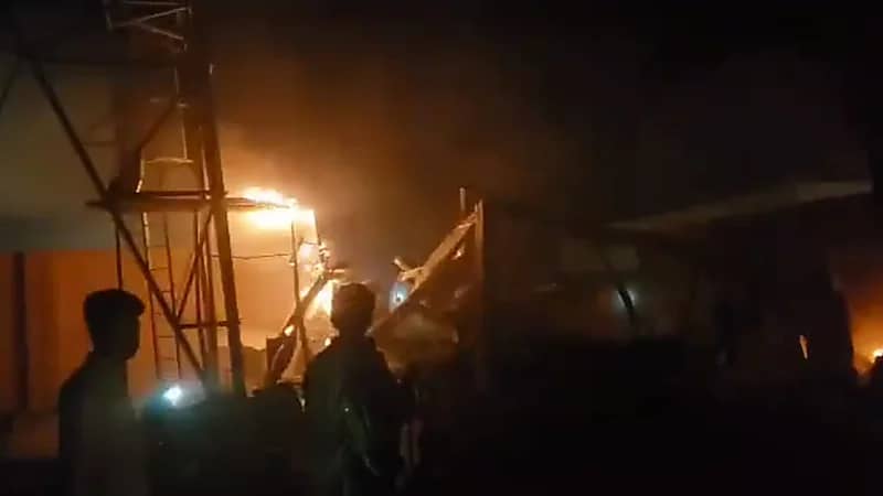 ميليشيا الحوثي تقصف خدمة الاتصالات باليمن