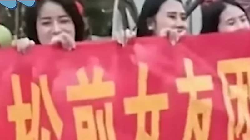 بالفيديو.. سيدات يقتحمن زفاف حبيبهن السابق