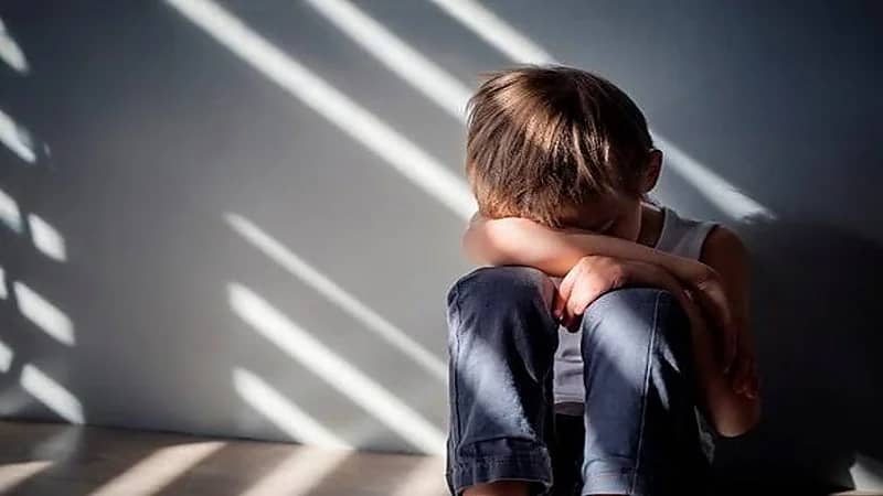 أعراض التوحد وطرق علاجه