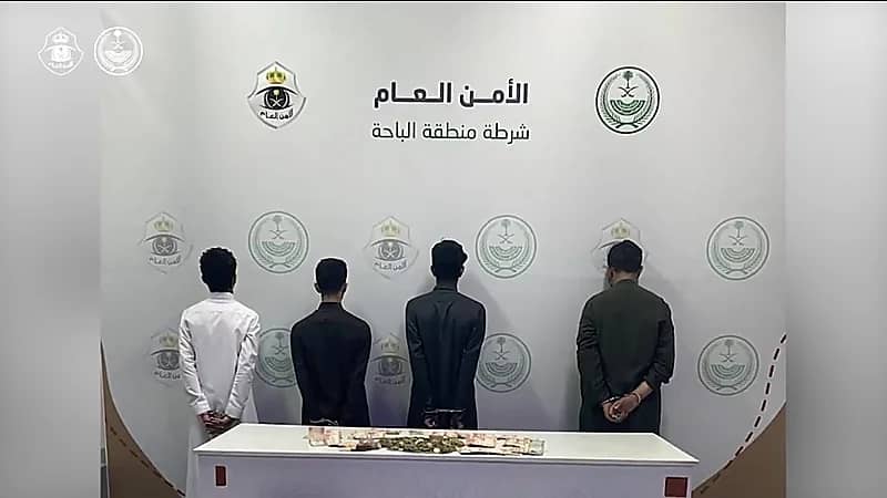 الإطاحة بشبكات سرقة ومروجين مخدرات في الرياض والعقيق .. فيديو