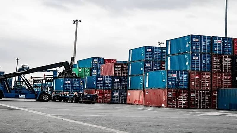 الصادرات النفطية تزداد بنسبة 123% وغير البترولية 25.4%