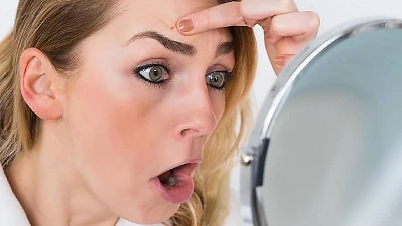 أضرار خطيرة لعدم إزالة المكياج عن بشرتك قبل النوم