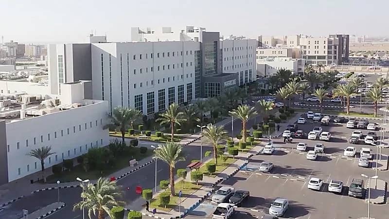 تخصصي تبوك ينجح في زراعة سماعة عظمية لمريضة فقدت السمع