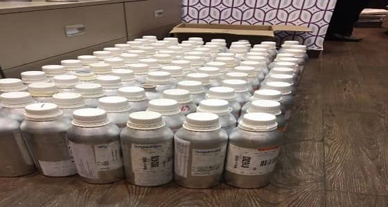 ضبط زيوت عطرية ومستحضرات تجميل مغشوشة بالرياض