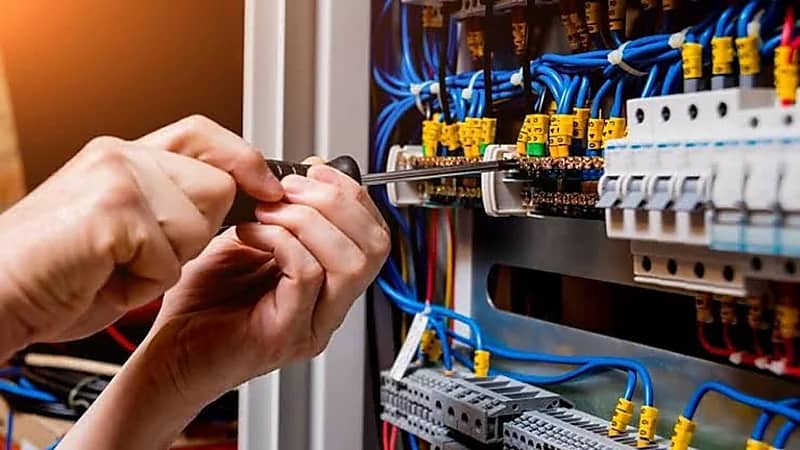 حظر فصل الكهرباء عن المستهلك من ذوي الحاجة للأجهزة الموصولة بها