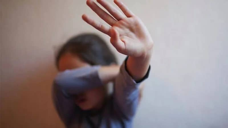 "مسن" يحاول اغتصاب ابنة جاره