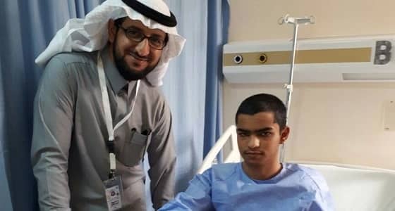 شاهد.. نجاح زراعة قوقعة لمريضين في عسير