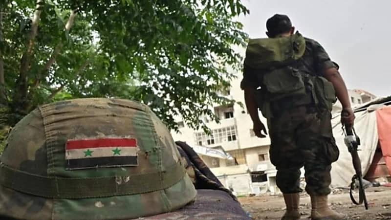 عنصر سوري يعذب إبنه بوحشية حتى الموت