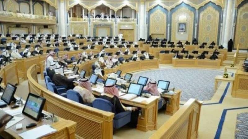 "الشورى" يطالب إعادة النظر في تطبيق نظام المسارات والفصول الثلاثة