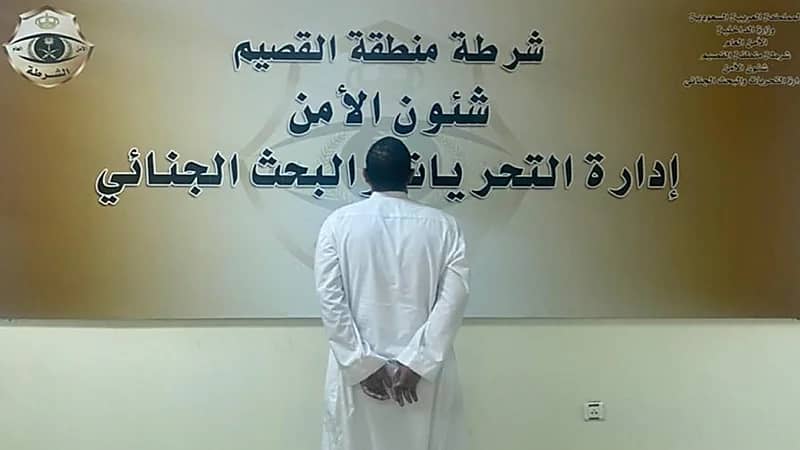 القبض على شخص اعتدى على ممتلكات خاصة في أحد شوارع بريدة