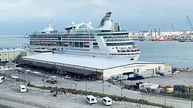 مرض غامض يصيب مئات السياح على متن سفينة واحدة