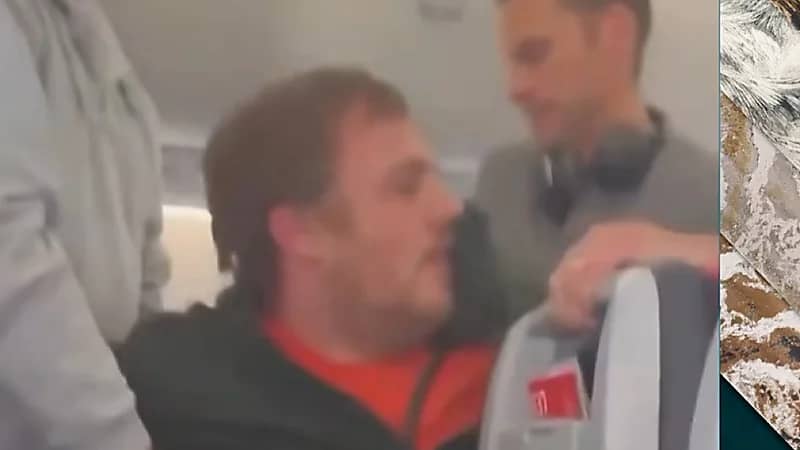 ركاب يقيدون شاب حاول فتح باب طائرة في الجو .. فيديو