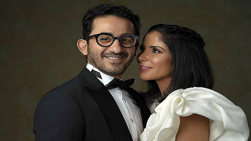 أحمد حلمي يرد على مهاجمي منى زكي ويصفهم بالجهلاء 