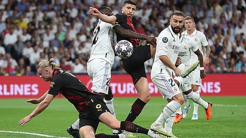 شاعر عربي يلقي قصيدة ساخرة في هزيمة ريال مدريد.. فيديو