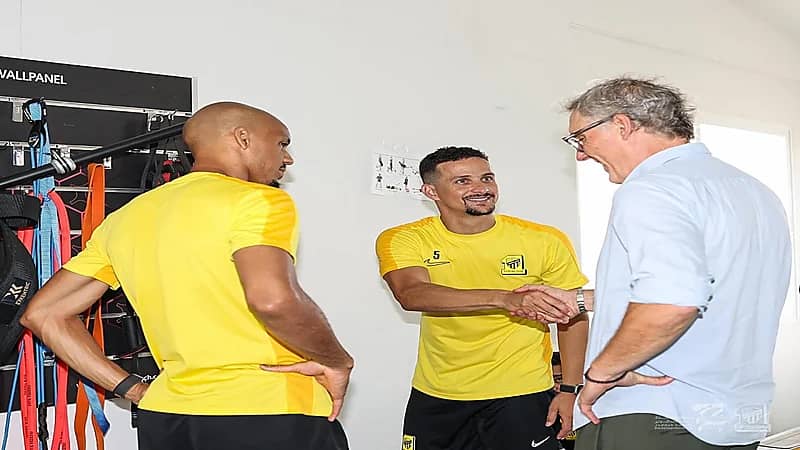 مدرب الاتحاد الجديد يلتقي لاعبي الفريق