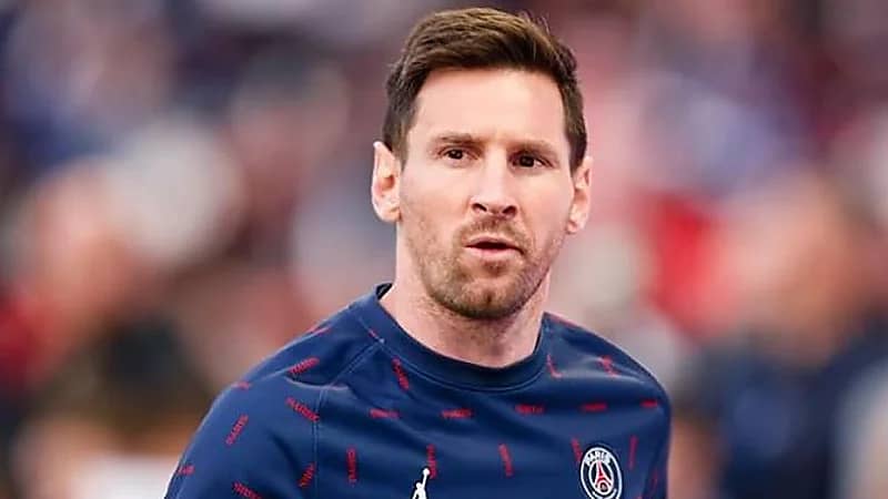 مانشستر يونايتد يسعى لضم ميسي إلى صفوفه ويعرض عليه قميص رونالدو