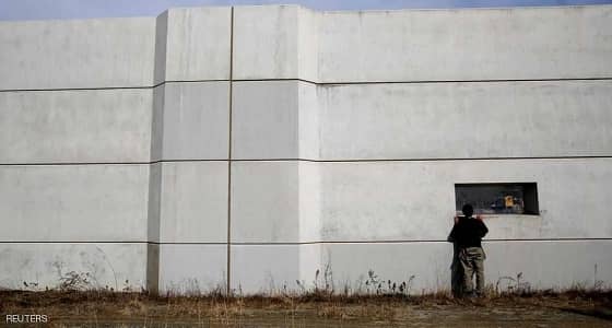 بالصور.. اليابان تبني جدارا عملاقا بمحاذاة البحر لحمايتها من " تسونامي "