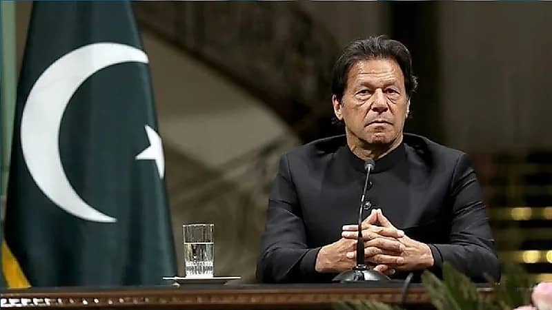 أنصار عمران خان يشتبكون مع الشرطة لمنع اعتقاله