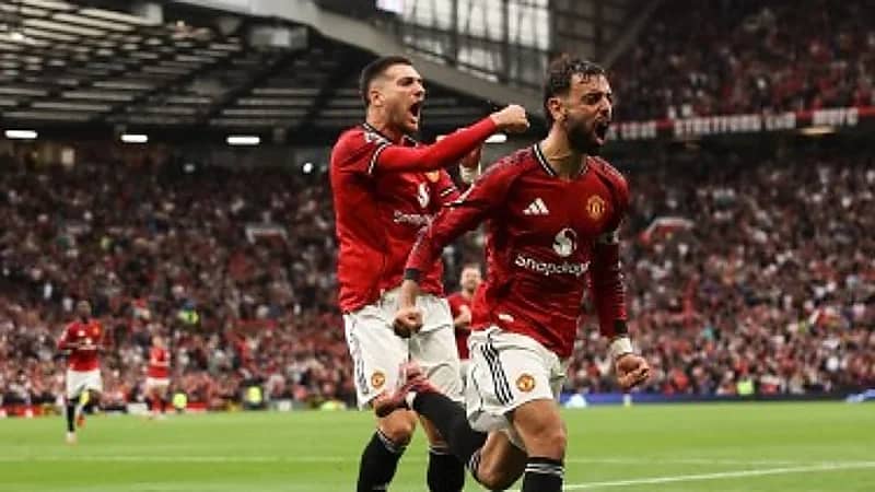 مانشستر يونايتد يحصد فوزه الأول في الدوري الإنجليزي