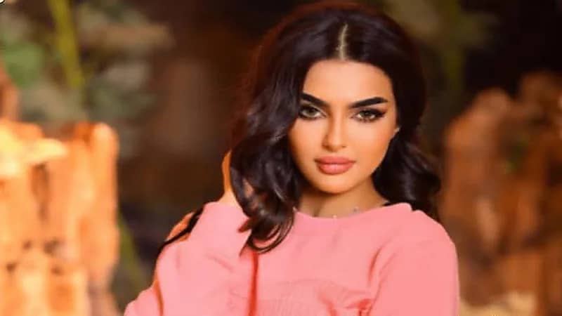 رومي القحطاني تخطف الأنظار بعد ظهورها بصحبة شقيقاتها 