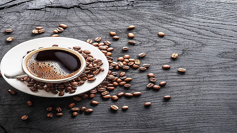 من بينها القهوة.. مشروبات تنقي الكبد من السموم