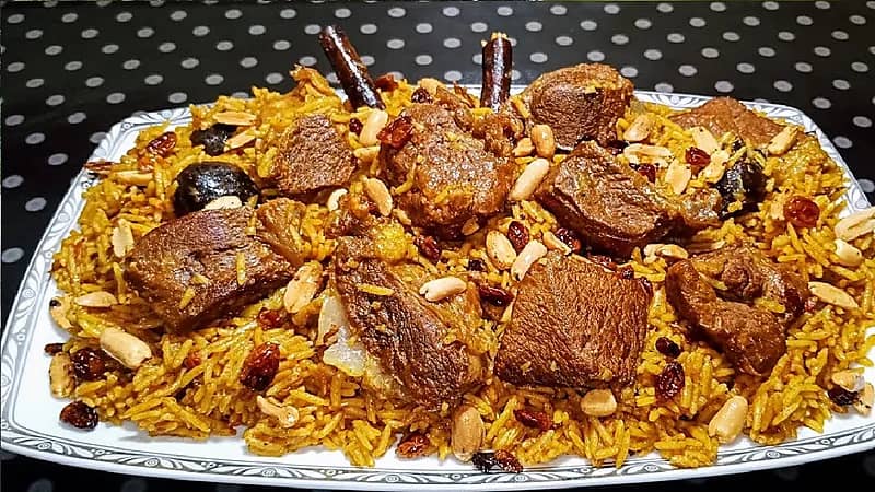 بالفيديو.. حكم إعداد أهل المتوفى طعام الغداء والعشاء للمعزين وجعلها صدقة عن الميت