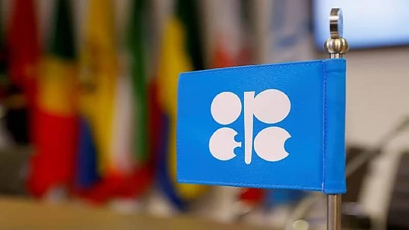 أوبك+ تتفق على خفض إنتاج النفط بمليوني برميل يومياً