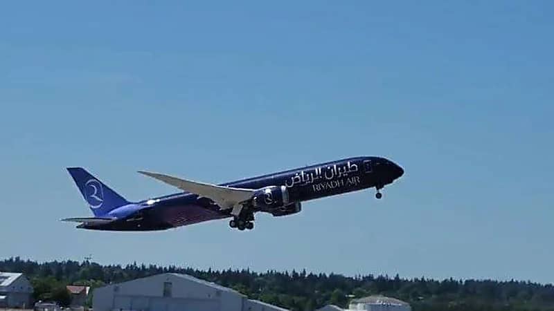 أول إقلاع لطيران الرياض.. فيديو