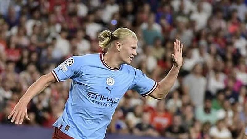 هالاند يتلقى عرضًا غريبًا من فريق إنجليزي لمدة 28 يومًا