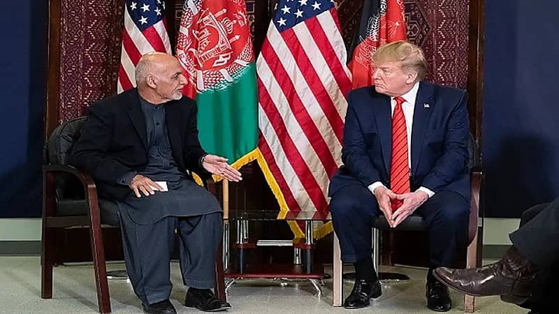 ترامب يعلق على هروب الرئيس الأفغاني للإمارات ويصفه بـ "المحتال"