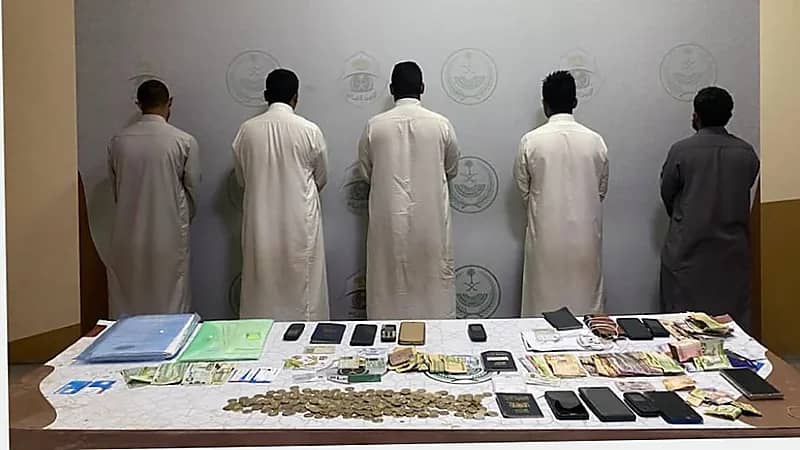 القبض على 4 أشخاص استغلوا أطفال معاقين في التسول بجدة