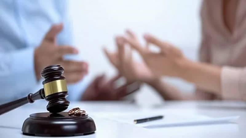 امرأة تتحايل لإقناع زوجها بتطليقها والزواج منها عرفيًا!