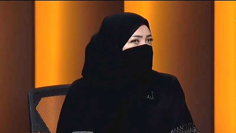 بالفيديو .. مستشارة تفضح أساليب "المرتزقات" الهاربات من المملكة في تشويه سمعة الإسلام