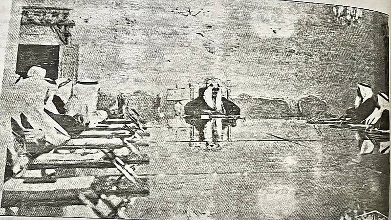 صور نادرة للملك سعود مع عدد من الوزراء