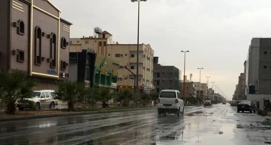 أمطار خفيفة على مركز شقري في تبوك