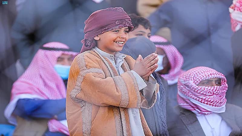 صور..شارع الدهناء بالصياهد وجهة سياحة لمرتادي المهرجان