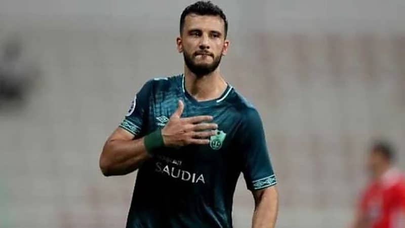 السومة يناقش عروض الرحيل عن الأهلي 